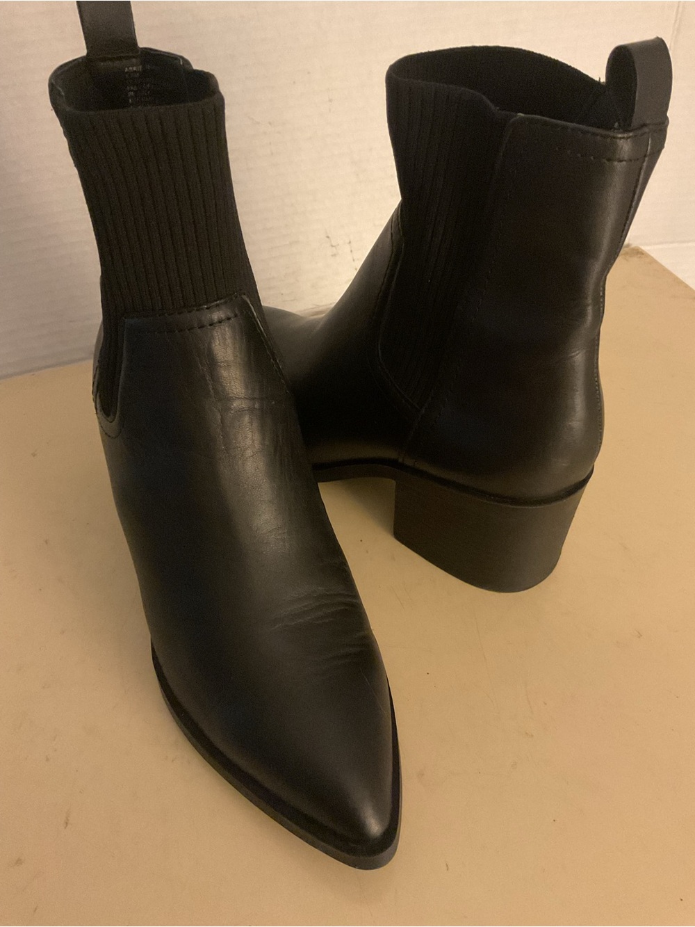 Steve Madden women black leather Chelsea short boots US 8.5